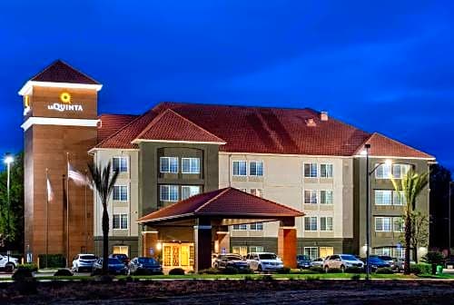 La Quinta Inn & Suites by Wyndham Fresno Riverpark
