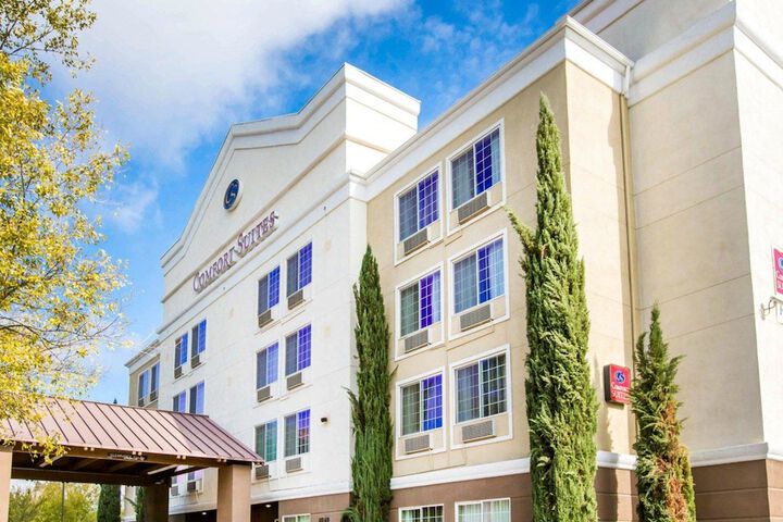 Comfort Suites